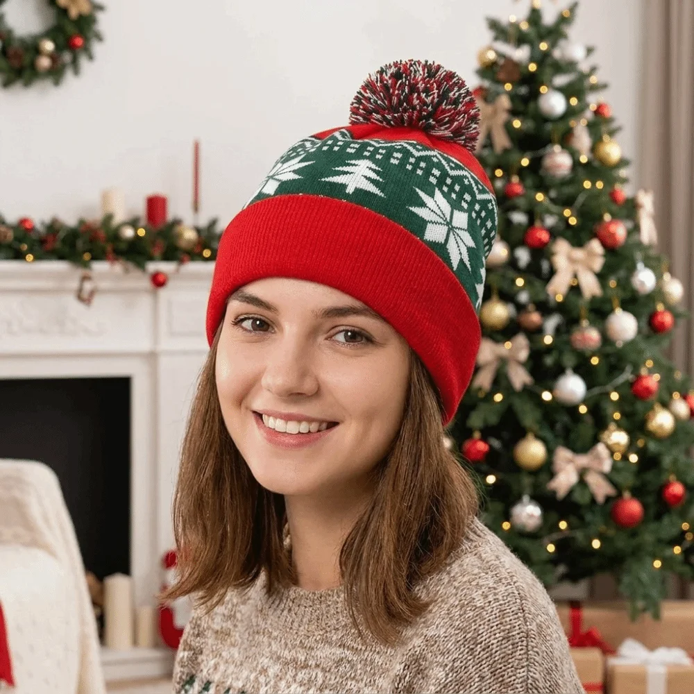 Schneeflocken-Weihnachtsmütze, Jacquard-Wollmütze, gestrickte Mütze, Geschenk, rot-grüne Patchwork-Farbe, weihnachtliche Strickmütze, festliche Dekoration – Detail 4