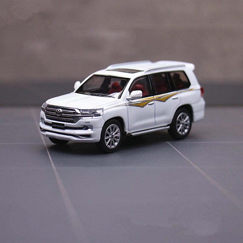 1/64 Toyotas Land Cruiser LC200 SUV Alloy Car Model Diecast Metal Off-road Vehicle Car Model Miniature Scale Simulation Kid Gift