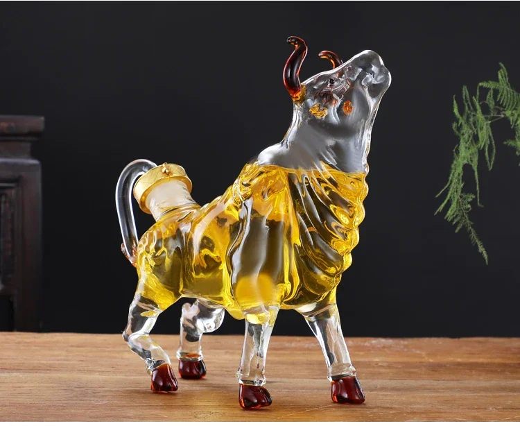 The Wine Decanter Charging Bull Liquor Decanter Made For Bourbon  Whiskey  Scotch, Rum  or Tequila 1000ml