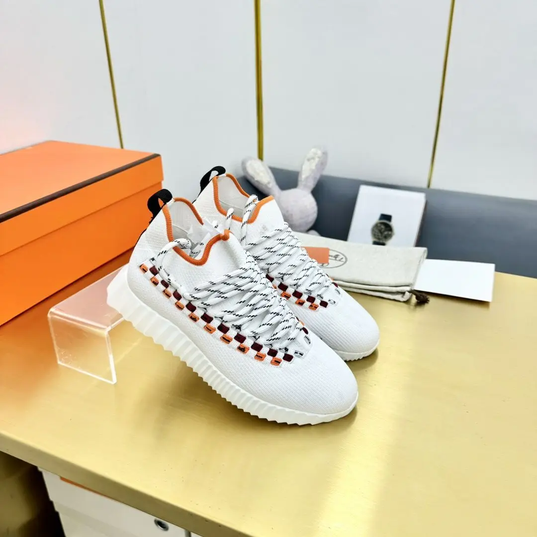 Classic lace-up flat skate sneakers, unisex couple casual skate shoes, wear-resistant anti-slip rubber outsole, breathable upper fabric, soft footbed to relieve foot pressure, ideal for daily commuting, shopping, campus and casual street matching