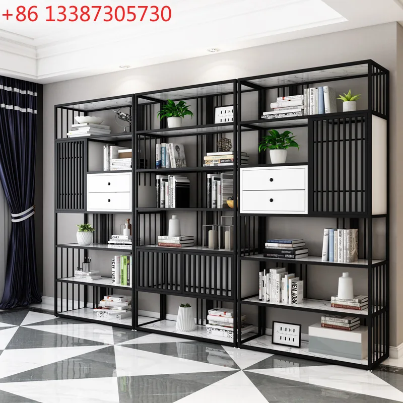 Ufficio minimalista nordico con ripiano divisorio per libreria a cassetti