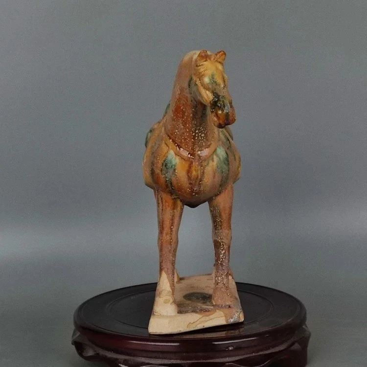 Antique decoration of Old Tang tricolor yellow glazed war horse