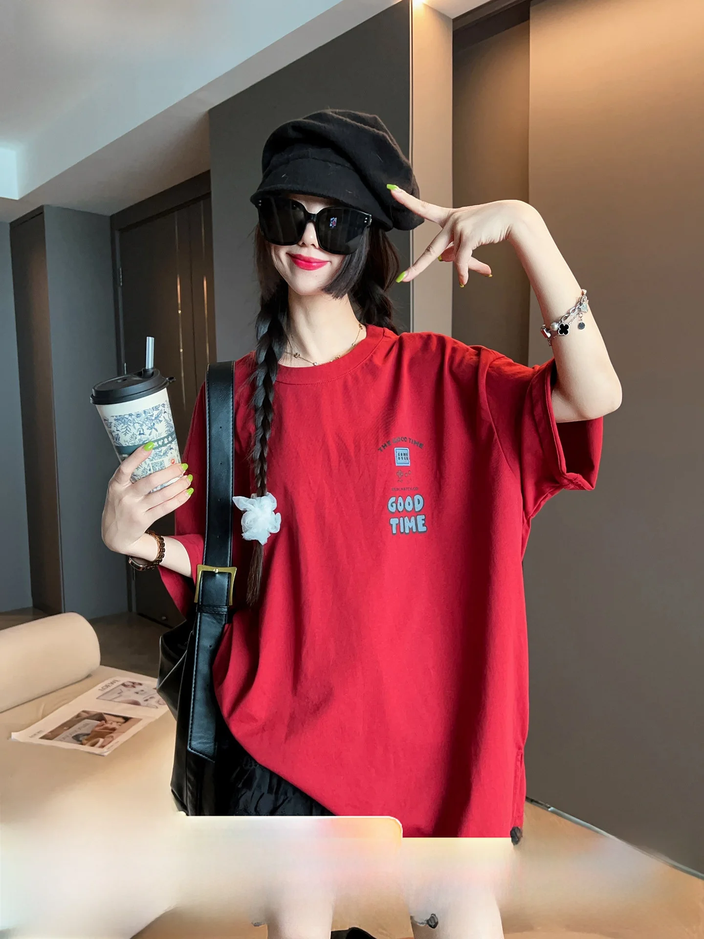 

Повседневная женская футболка с коротким рукавом, летняя коллекция 2025, новая, свободная, универсальная, модная, для города, влагоотводящая.