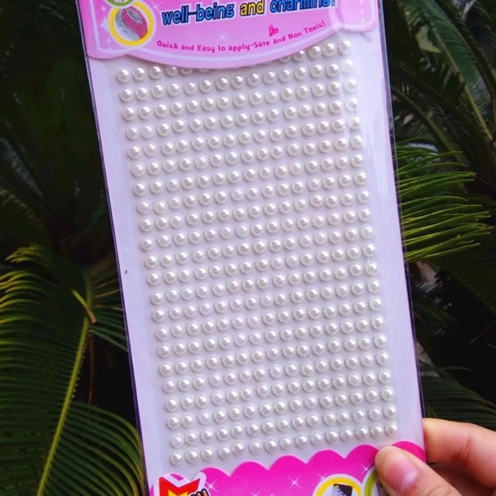 

Colorful Design 3D Gem Stickers Round Shape Multi-Size Acrylic Crystal Stickers Silver-White Color Sparkling Effect