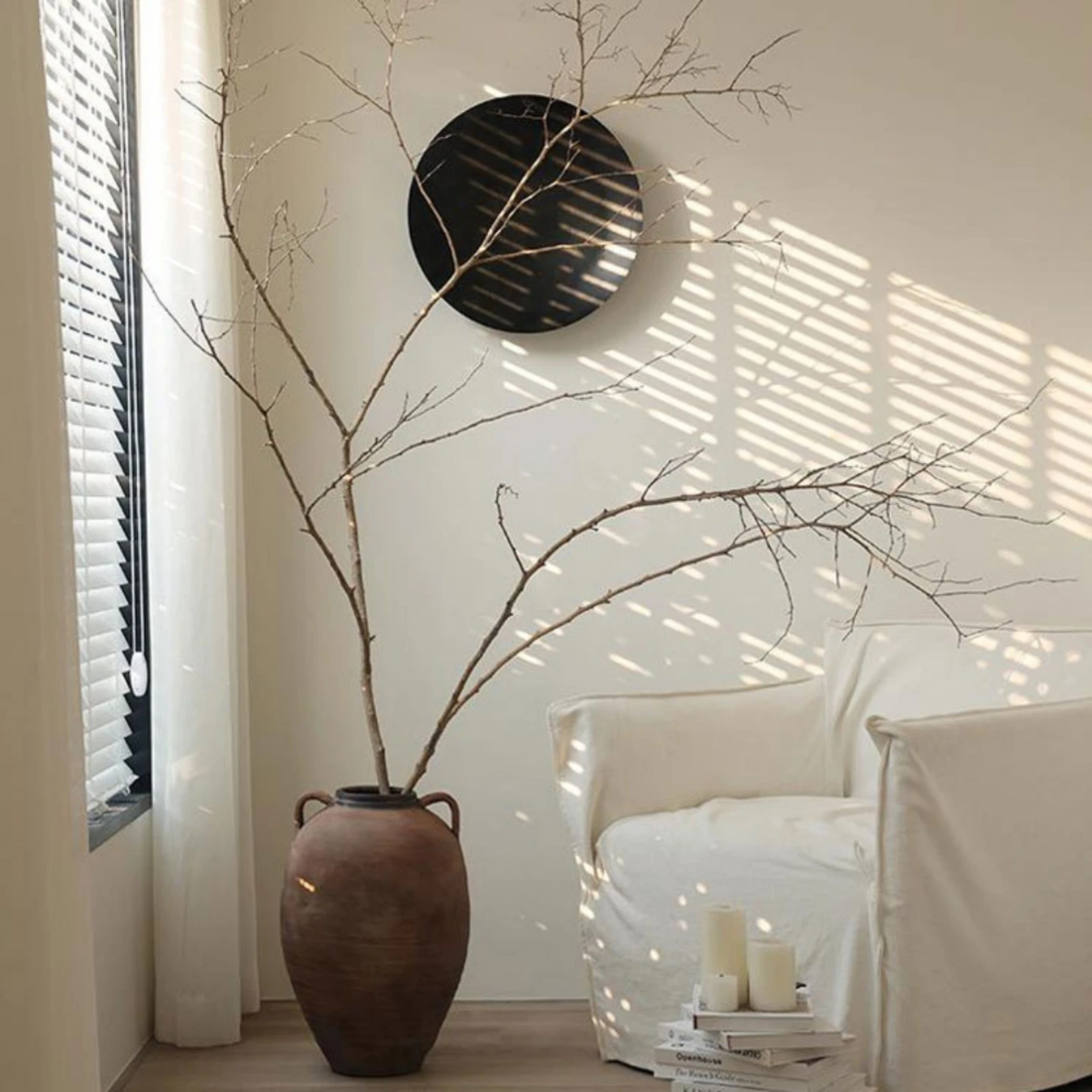Round Wall Plaque Contemporary Metal Wall Decor Slim Profile Industrial for Homeowners, Living Room, Bedroom