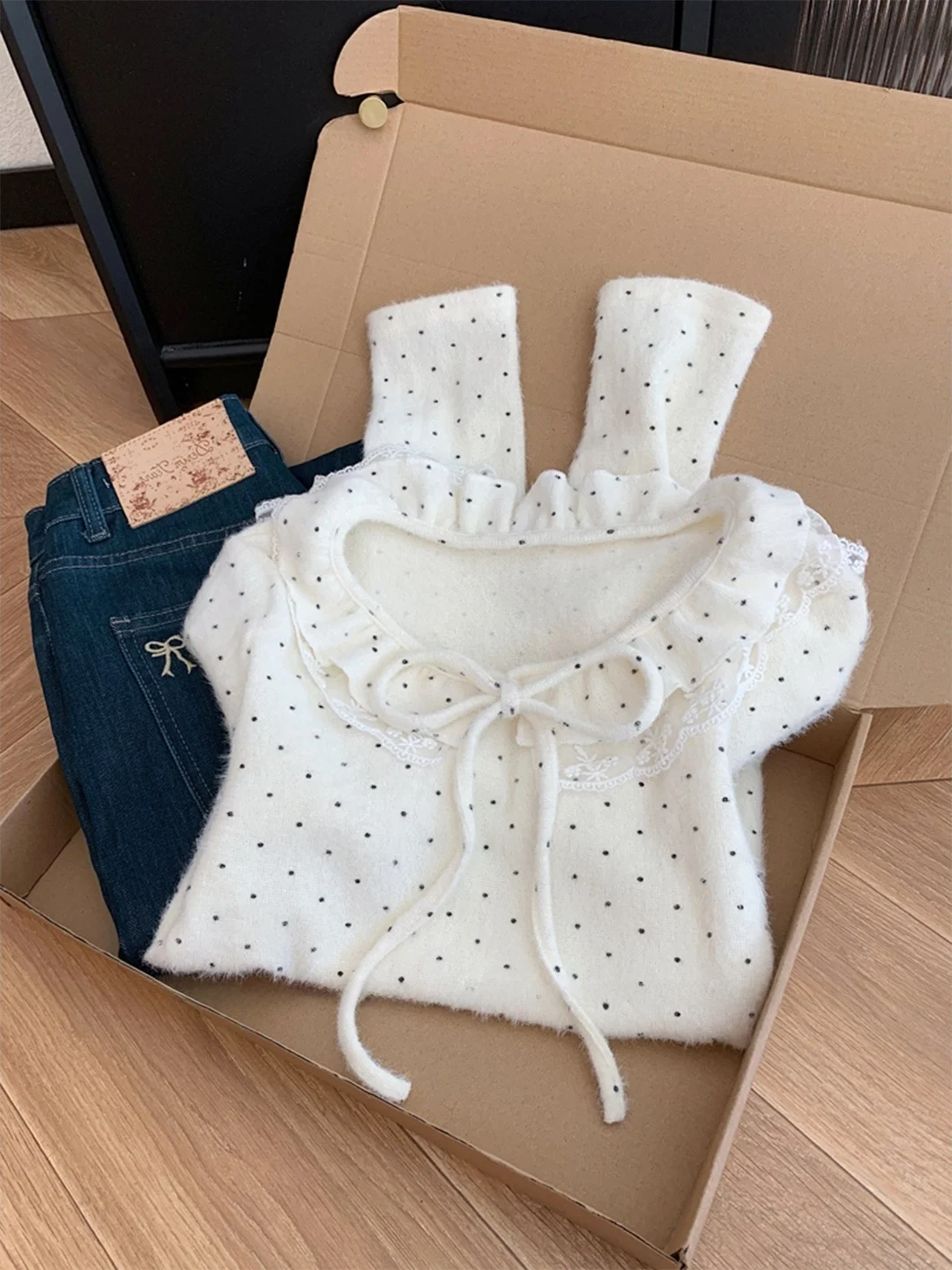 

Autumn Winter Long Sve T-irt Lace Trim Polka Dot Knitwear Knot Waist Cinched Slim Fit Gentle Sle Top for Women