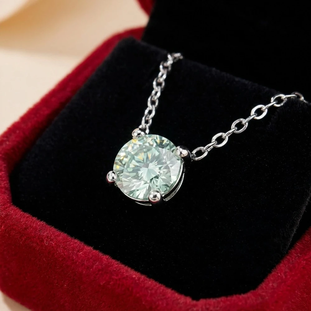 

1Carat 4-Claw Light Blue Moissanite Pendant Necklace, Stainless Steel, Simple Elegant Style, Perfect Holiday Gift for Family