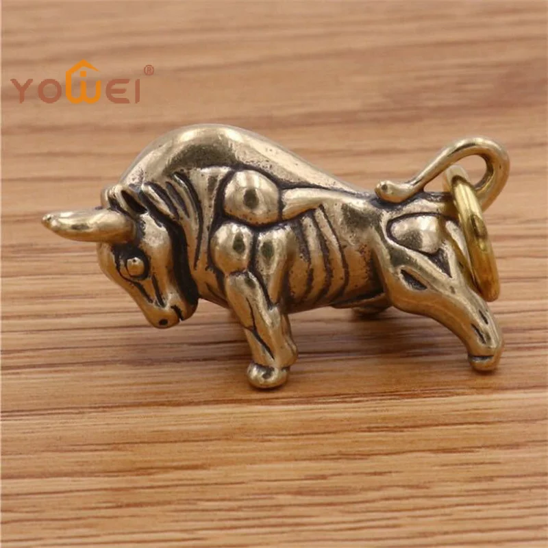 Latest Mini Retro Brass Wall Street Bull Statue Sculpture Hand Toy Gift Keychain Ornament Home Office Desk Decorative Ornament