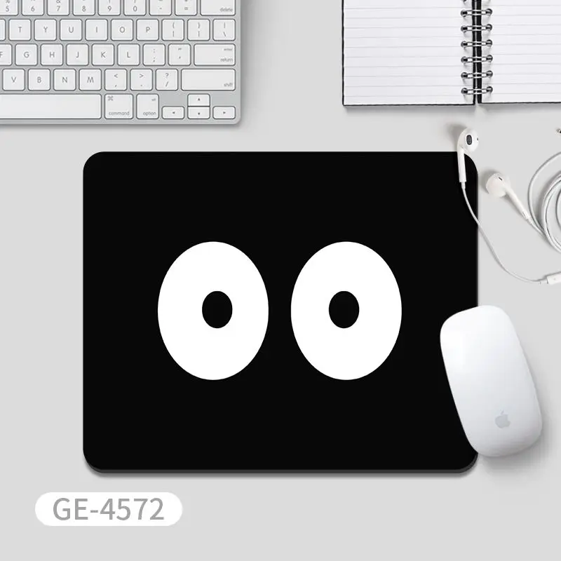 Simpatico tappetino per mouse in gomma Kawaii con espressione degli occhi per PC Gamer Decorazione desktop Tappetino per mouse da ufficio Tappetino da scrivania Bordo cucito