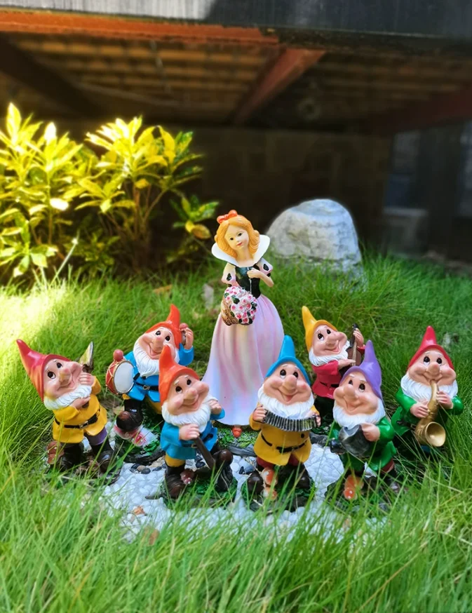 Snow White Seven Dwarfs Resin Decoration Art Kindergarten Homestay Figurines Ornaments Outdoor Garden Landscape Sculpture Crafts