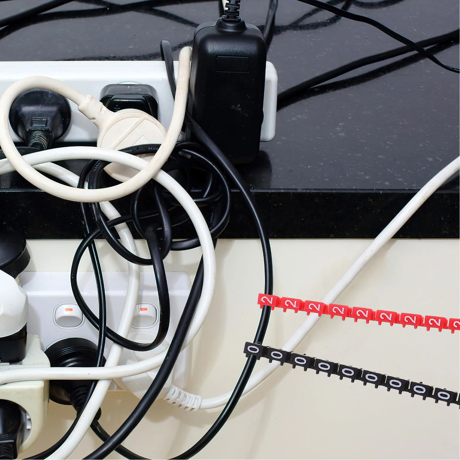 

100Pcs Clip-on Numeric Wire Marker Tubes Colorful Plastic Cable Labels Wire Identifiers Electrical Cord Management Tags