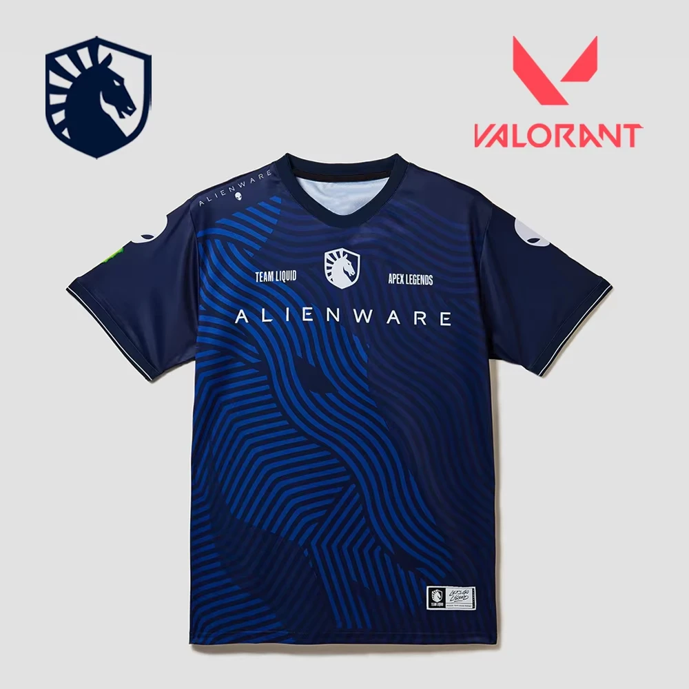 

Футболка Team Liquid x Alienware Esports – темно-синяя игровая футболка с волнообразным узором, идеально подходит для любителей профессиональных игр и техно-стиля.
