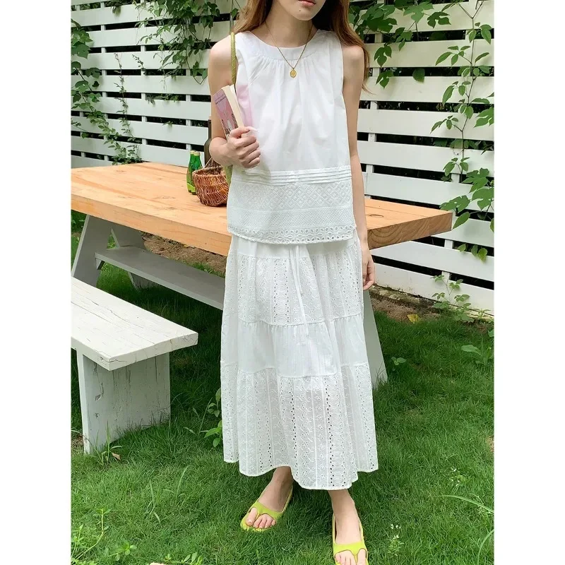 

Women's Summer Casual Hollow Sleeveless Shirt And Half Skirt Set - Fashionable And Lightweight Outfit for Warm Weather