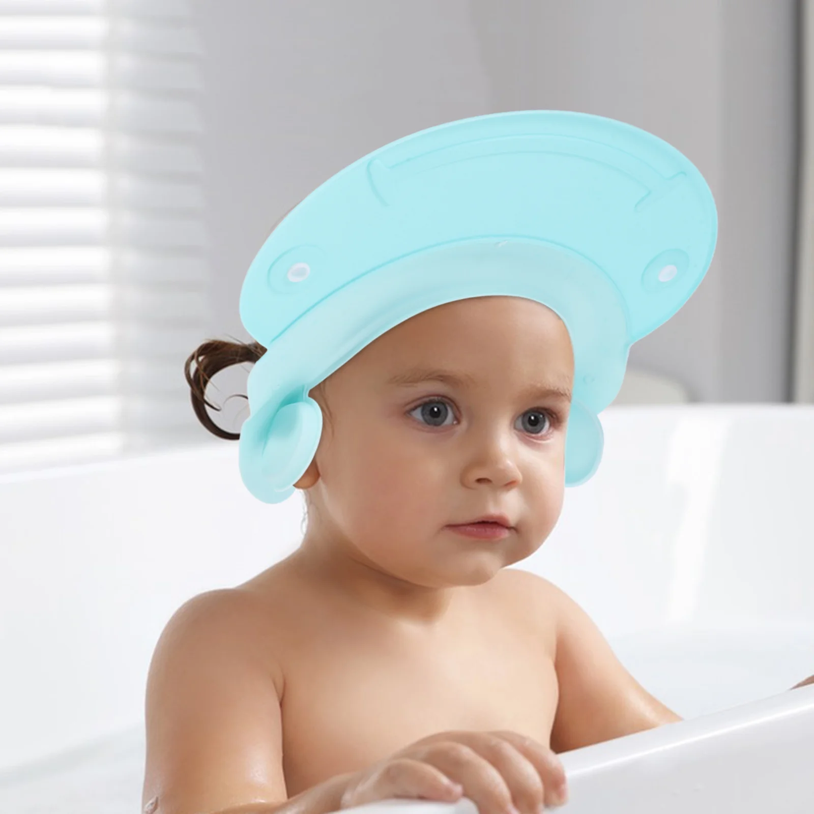 

Детская шапочка для купания. Прекрасная водонепроницаемая шапочка для душа для детей. Легкая регулировка. Подходит для всех возрастов. Защита ушей. Необходимая для мытья волос.