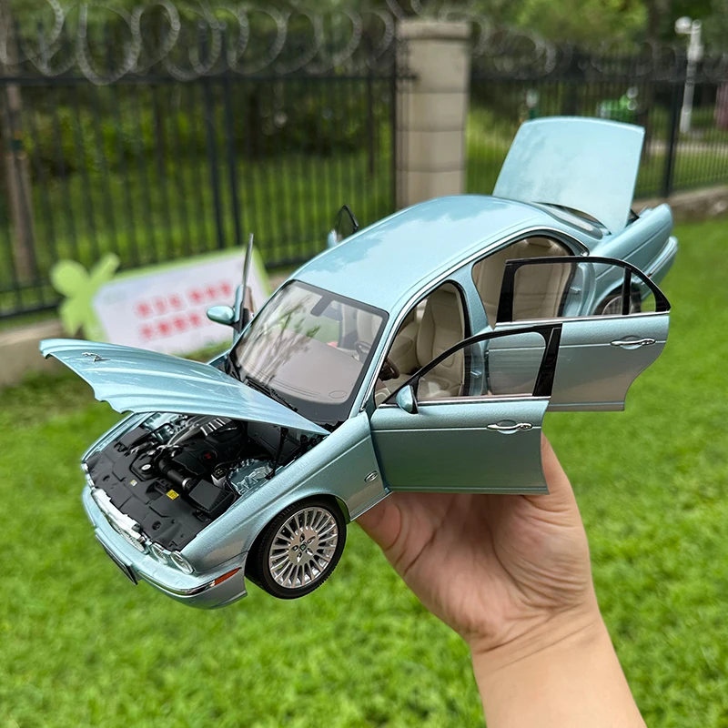 Los modelos de coches casi reales AR 1/18 Jaguar XJ6 X350 dan regalos a amigos, juguetes para adultos, regalos de cumpleaños a amigos, espectáculo