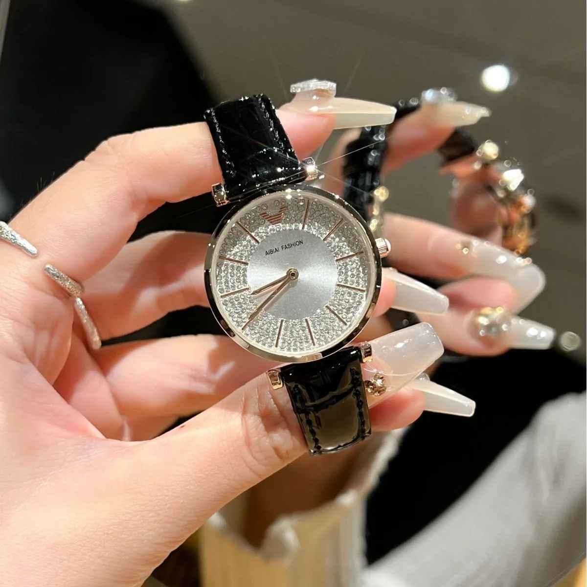 

Luxury Women's Watch Stylish Leather Strap Quartz Movement Casual Elegant Ladies Wristwatch Fashionable Design with Box