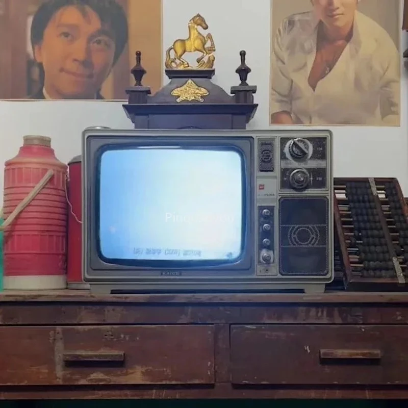 

Playable black and white TV vintage