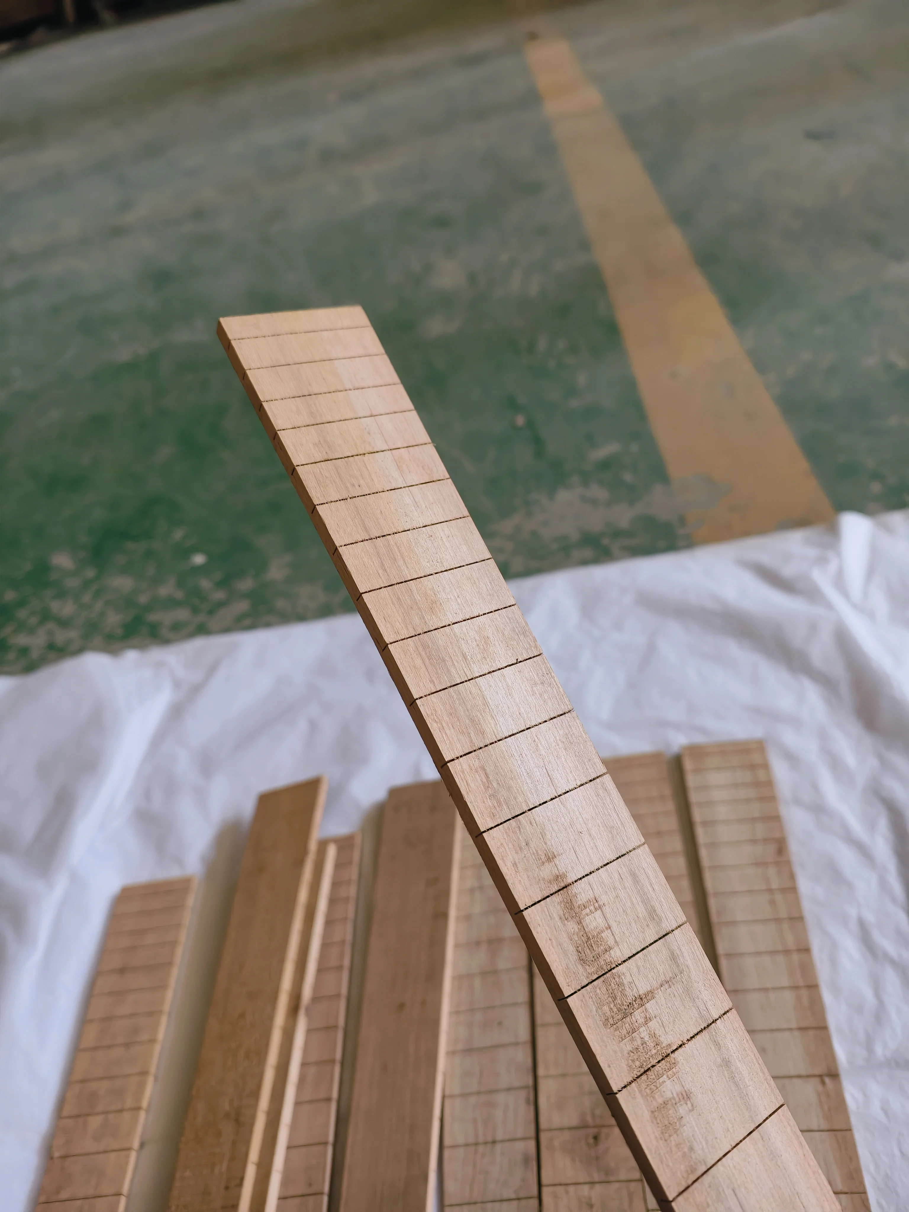 10 Sets White Inlaid Guitar Fingerboard Comfortable Neck DIY Parts Defective Products for Guitarists
