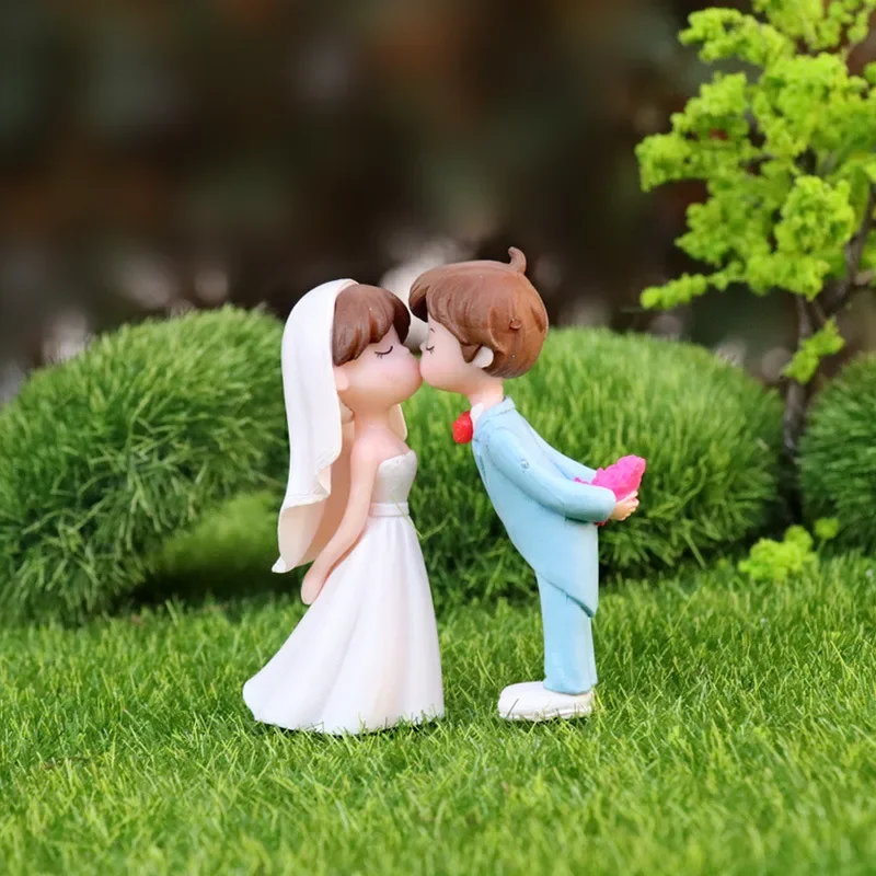 2Pcs Wholesale couple doll groom and bride kiss human-shaped ornament, wedding room decoration couple small gift