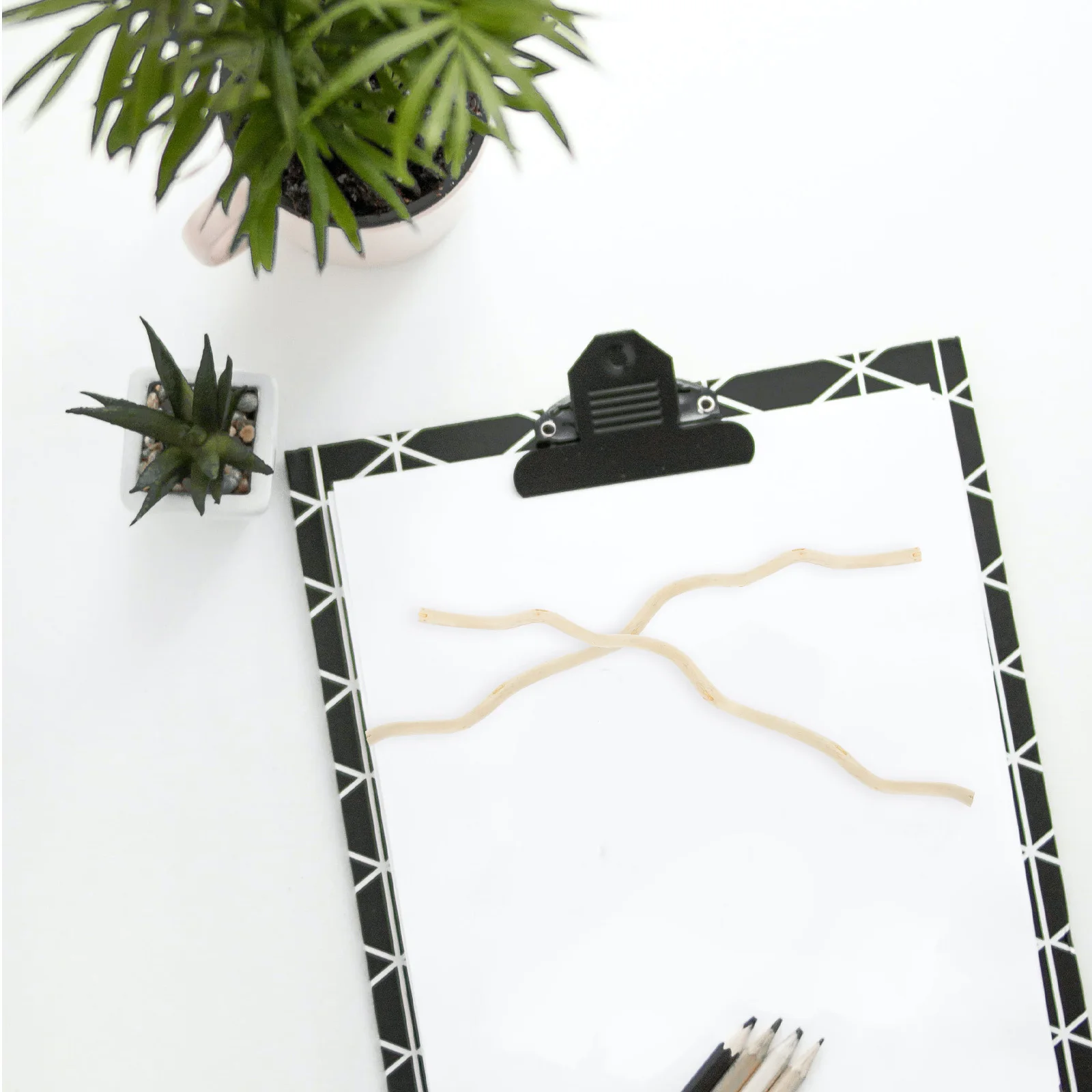 

20Pcs Natural Wood Craft Sticks Twigs Dry Branch Multipurpose Rustic Handicraft Supplies for DIY Decoration Making