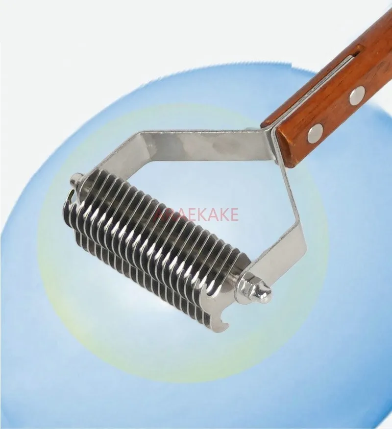 Dogs go to the floating hair comb, pet cats, dog hair brushes, cat hair combs, teddy bears, pulling hair, combing hair, knotting view 5
