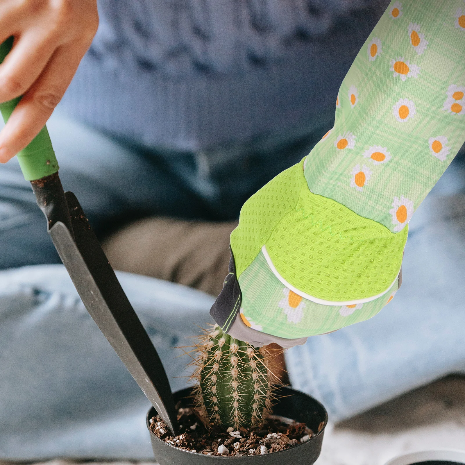 

1Pair Comfortable Garden Gloves Anti Scratch High Durability Lightweight Breathable Fit for Indoor Outdoor Gardening Essentials