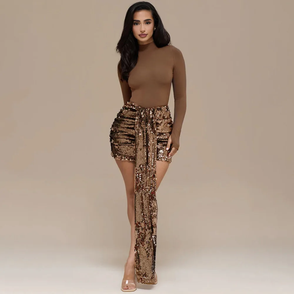 

Сексуальный комплект из двух предметов: мини-юбка с пайетками и топ с высоким воротником, длинными рукавами и модная юбка в стиле кэжуал.