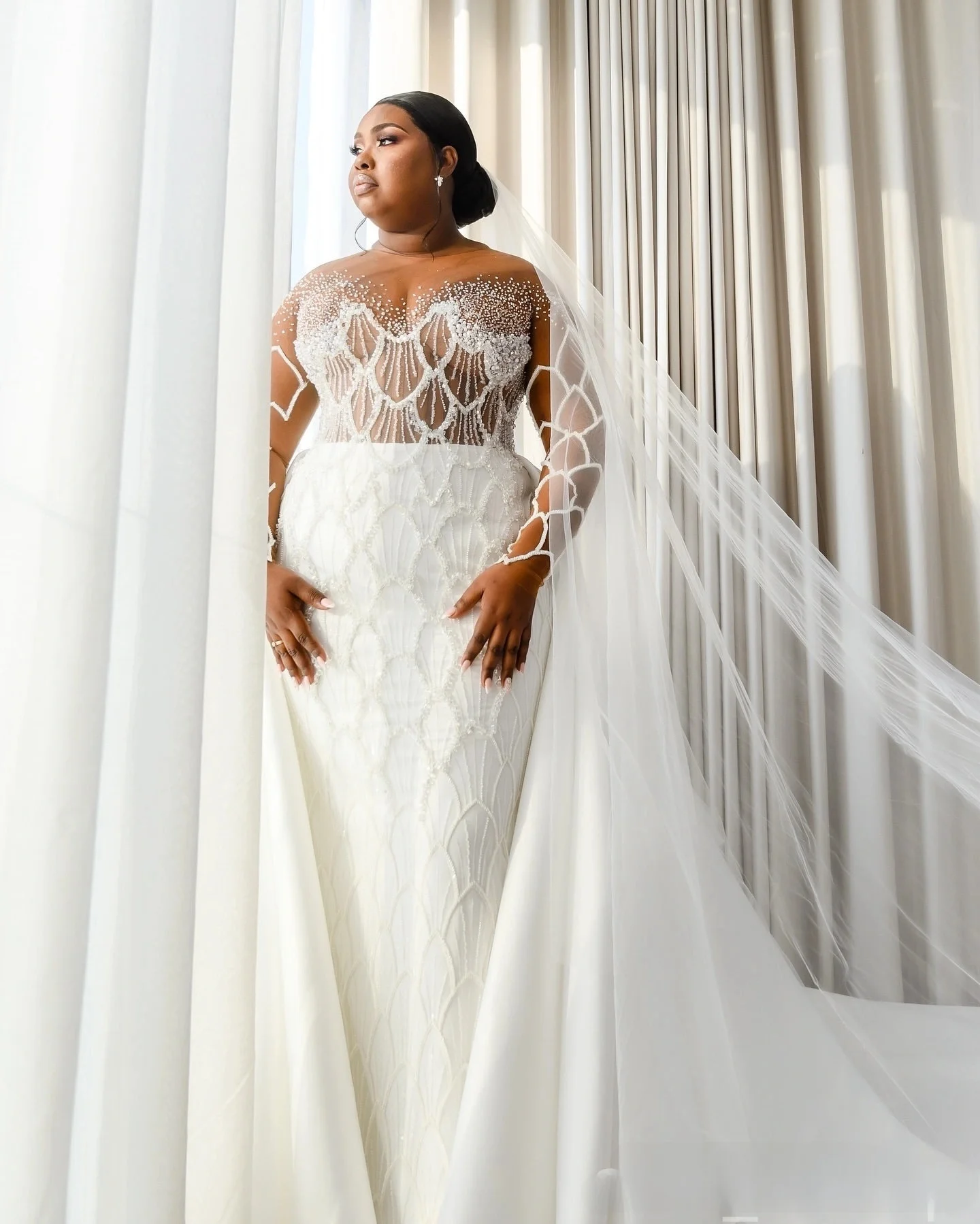 Abito da sposa a sirena con paillettes trasparenti di lusso personalizzato con strascico rimovibile Abito da sposa Vestido Noiva con perline taglie forti