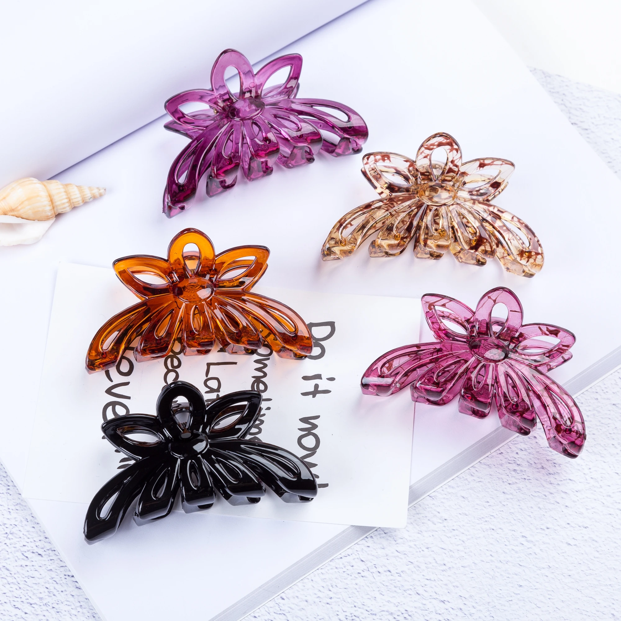 Prettyou 9cm×4.5cm Medium Size Hair Claw Flower Design Comfortable Plastic All Seasons Claw Banana Clip Accessories for Women