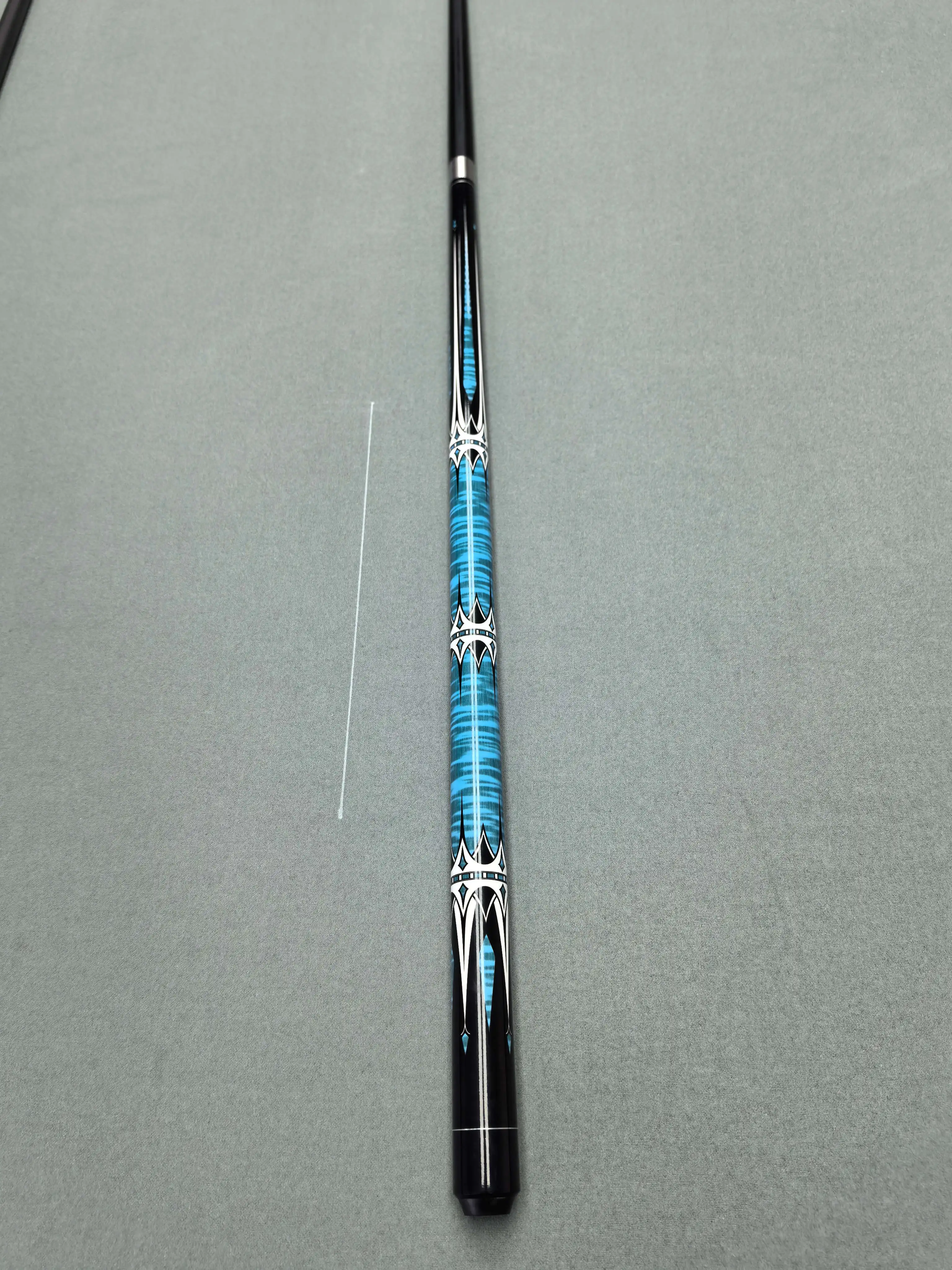 High Quality Custom Two-Piece Carbon Fiber Pool Cue Stick 9mm Snooker Cue with Maple Butt Sleeve and 13mm Tip  Eight-Ball