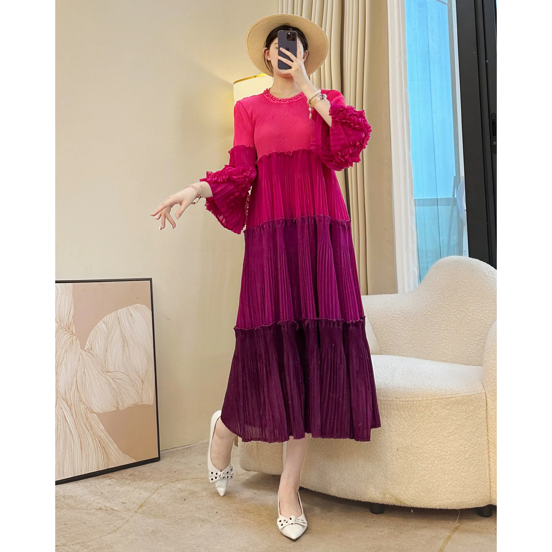 Sukienka Miyake Fold w nowym stylu na sezon Jesień/Zima 2025, modna, luźna, łączona sukienka z okrągłym dekoltem, falbaniasta spódnica, sukienka z długim rękawem.