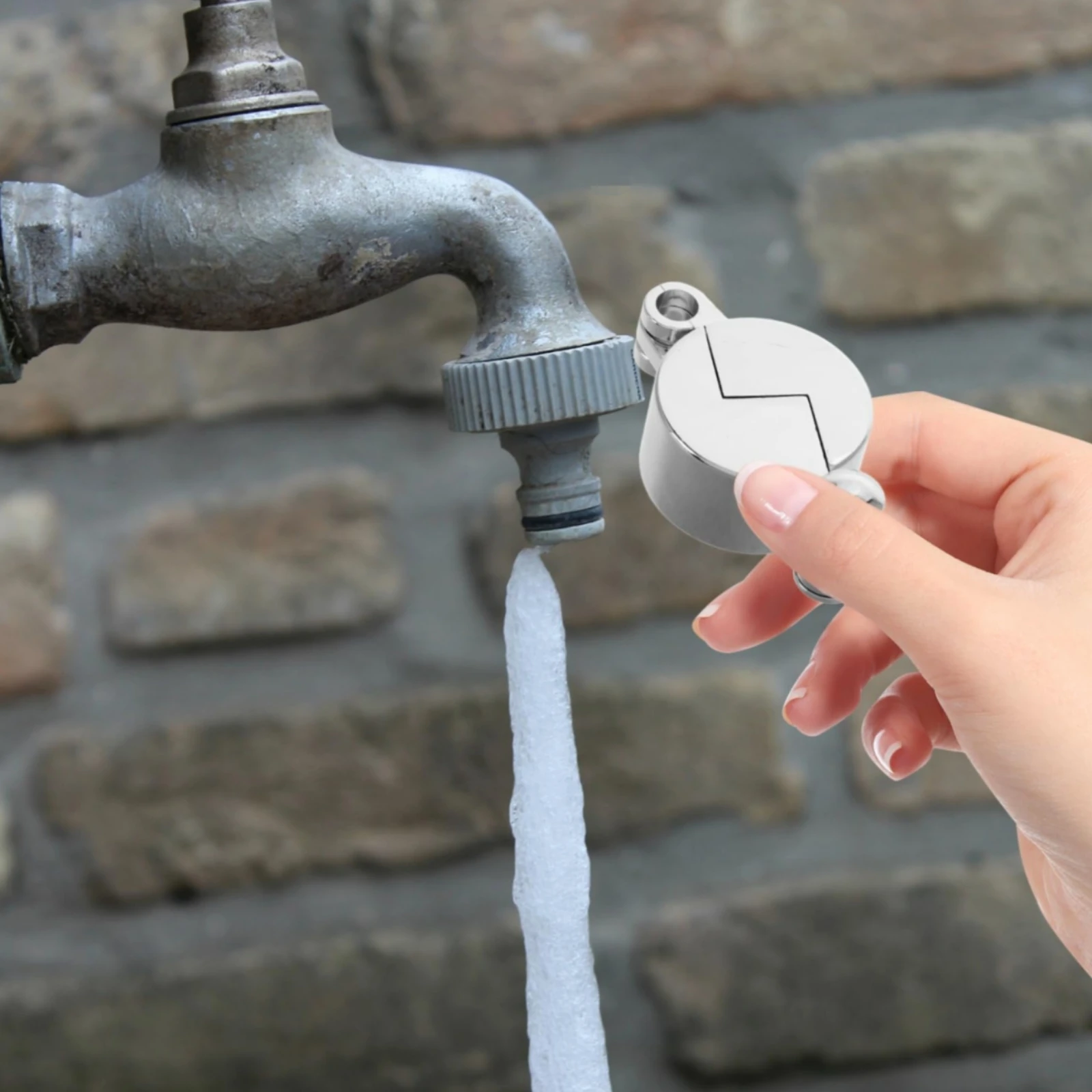 Garden Faucet Lock Anti Theft Outdoor Spigot Lock Outdoor Tap Blocker Metal Build Water Shutoff Cap No Tools Required for Patio