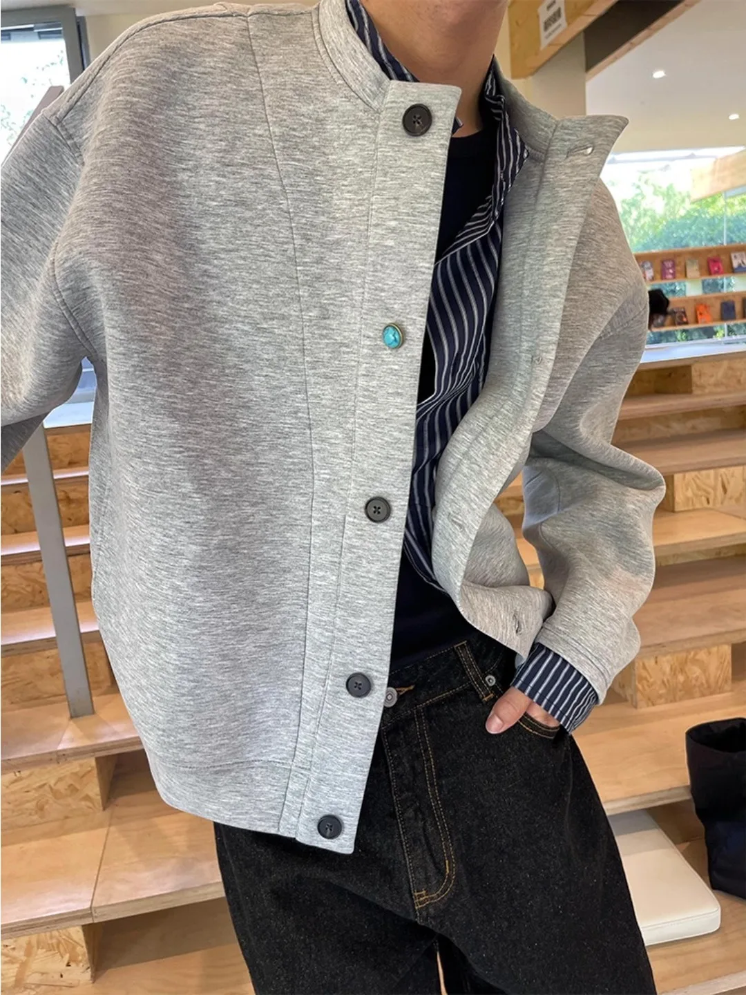 

Мужской полосатый кардиган-свитшот Cleanfit свободного кроя с эффектом двухслойности, осенний, бирюзовый, с пуговицами, дизайнерская модель