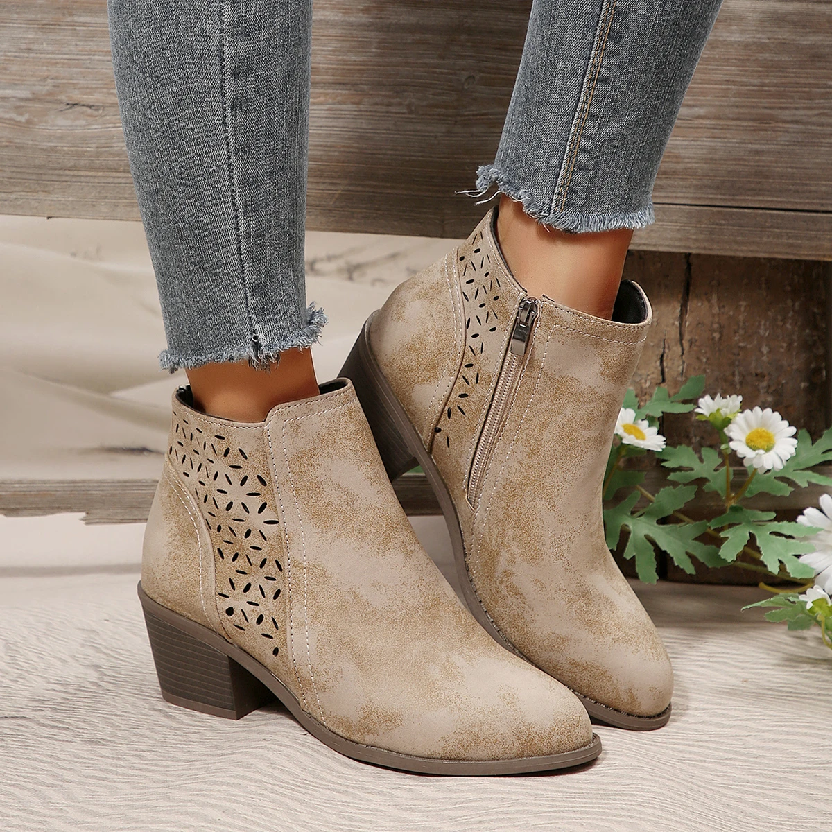 Damen-Stiefeletten, neue Modelle in großen Größen, modische Stiefel mit spitzer Zehenpartie und kantigem Absatz, Damenschuhe für Herbst und Winter, mit seitlichem Reißverschluss, Damenschuhe, Größen 36–43. – Detail 4