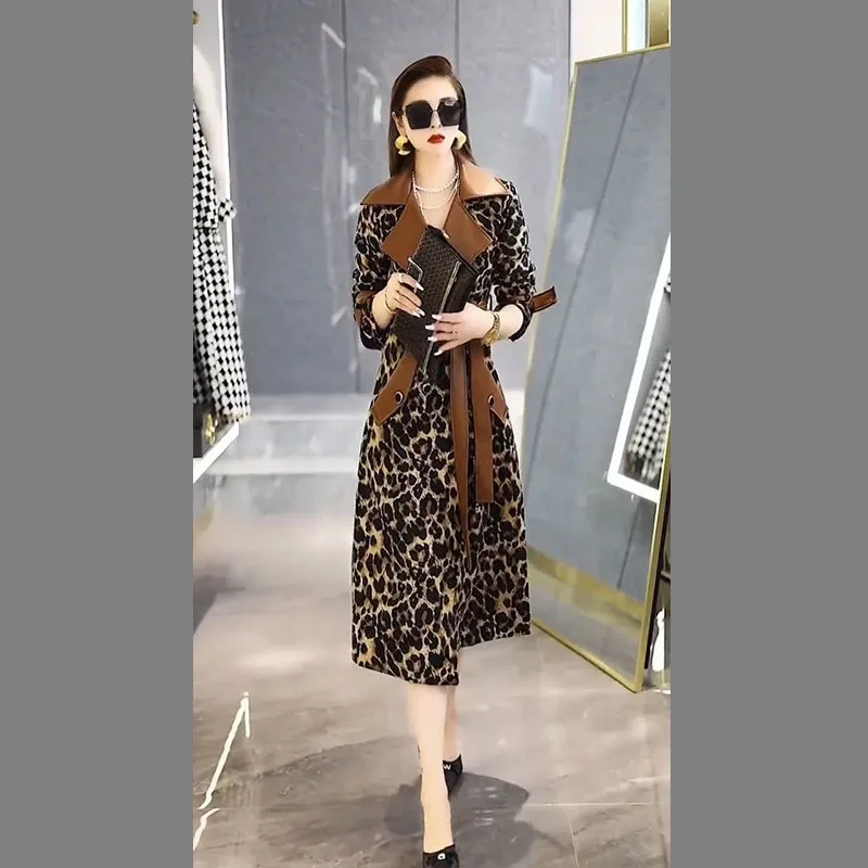 (Yihaodi Garments) Fashionable high-end temperament light luxury zebra print coat for women in 2022 autumn and winter new large