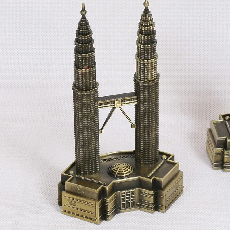 Retro Alloy Crafts Kuala Lumpur Petronas Twin Towers Model for Travel Memorial Home Office Decoration