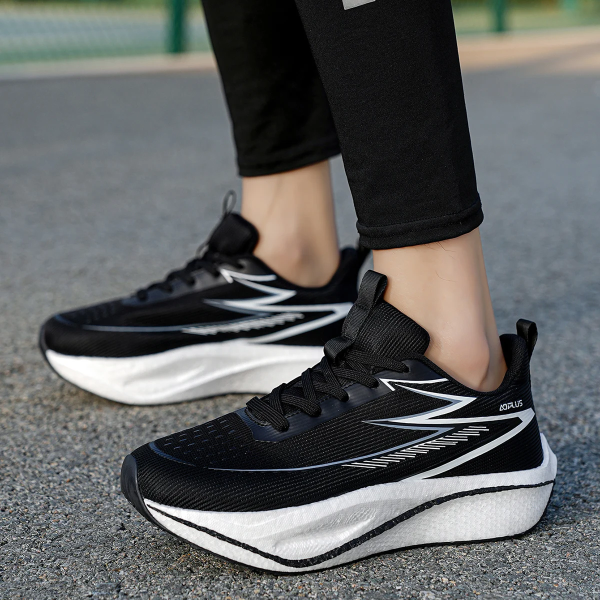 Herren-Freizeitsportschuhe, Herren-Marathon-Laufschuhe für professionelle Wettkämpfe, leichte Sportschuhe aus gewebtem Mesh-Material, hochelastische, dämpfende Sohle, rutschfest, abriebfest, schlichtes Design, für Langstreckenläufe im Freien, Fitnesstraining, Herren-Sportschuhe zum Laufen. – Detail 16
