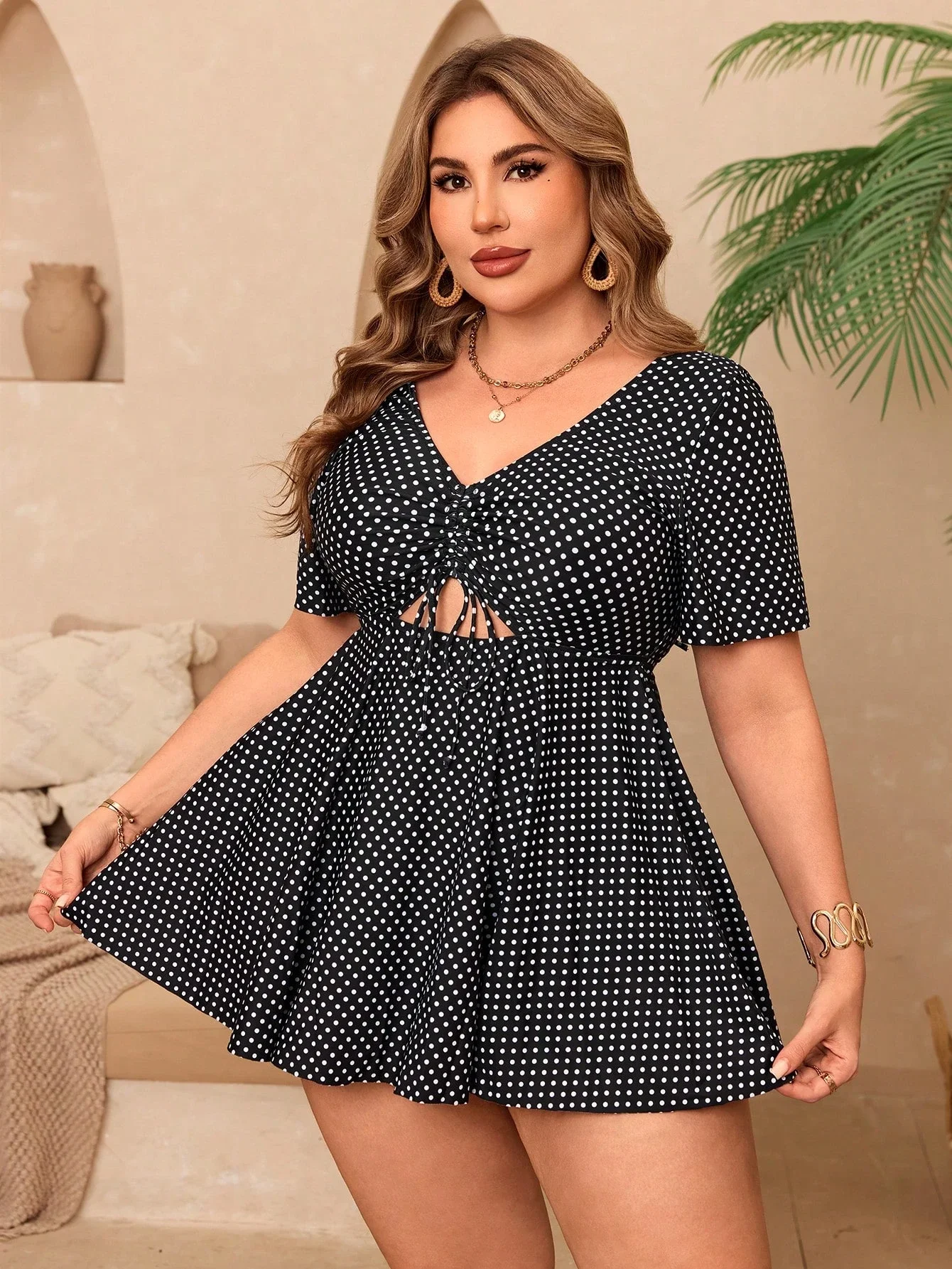 

Скромное платье-купальник в горошек больших размеров для лета