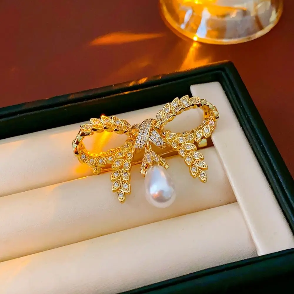 Брошь-бабочка со стразами в Корейском стиле, булавка для воротника из сплава, ювелирные аксессуары, значок, брошь со стразами, подарок