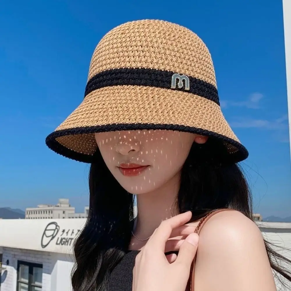 M Letter Metal Logo Straw Bucket Hat Women Foldable Beach Sun Hat Contrast Trim Outdoor UV Protection Fisherman Hat