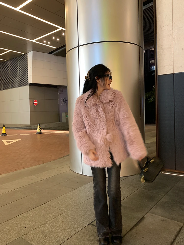 

Розовая пушистая верхняя одежда свободного кроя с воротником, зима 2024, модная, универсальная, стройнящая, кожаная, для повседневной носки, длинная, цветная