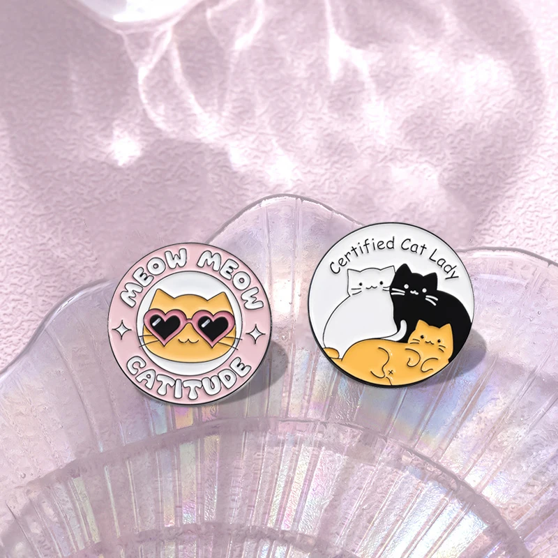 Alfileres de esmalte de gato para mujer, broches personalizados antidepresión, insignias de solapa, joyería de animales, regalo para amantes de los