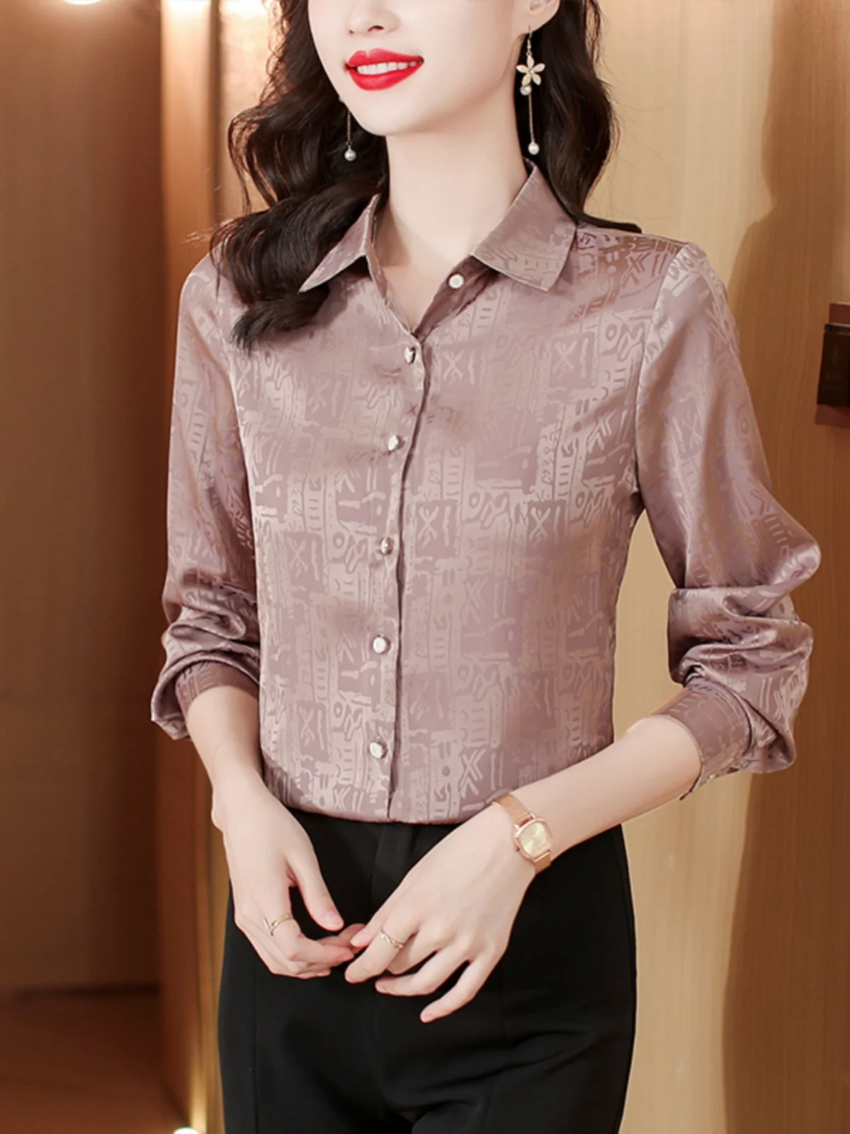 Długa jedwabna bluzka damska na wiosnę 2024, nowa, elegancka, luksusowa, z jedwabiu lodowego, z nadrukiem, z kołnierzykiem, podkreślająca pośladki...