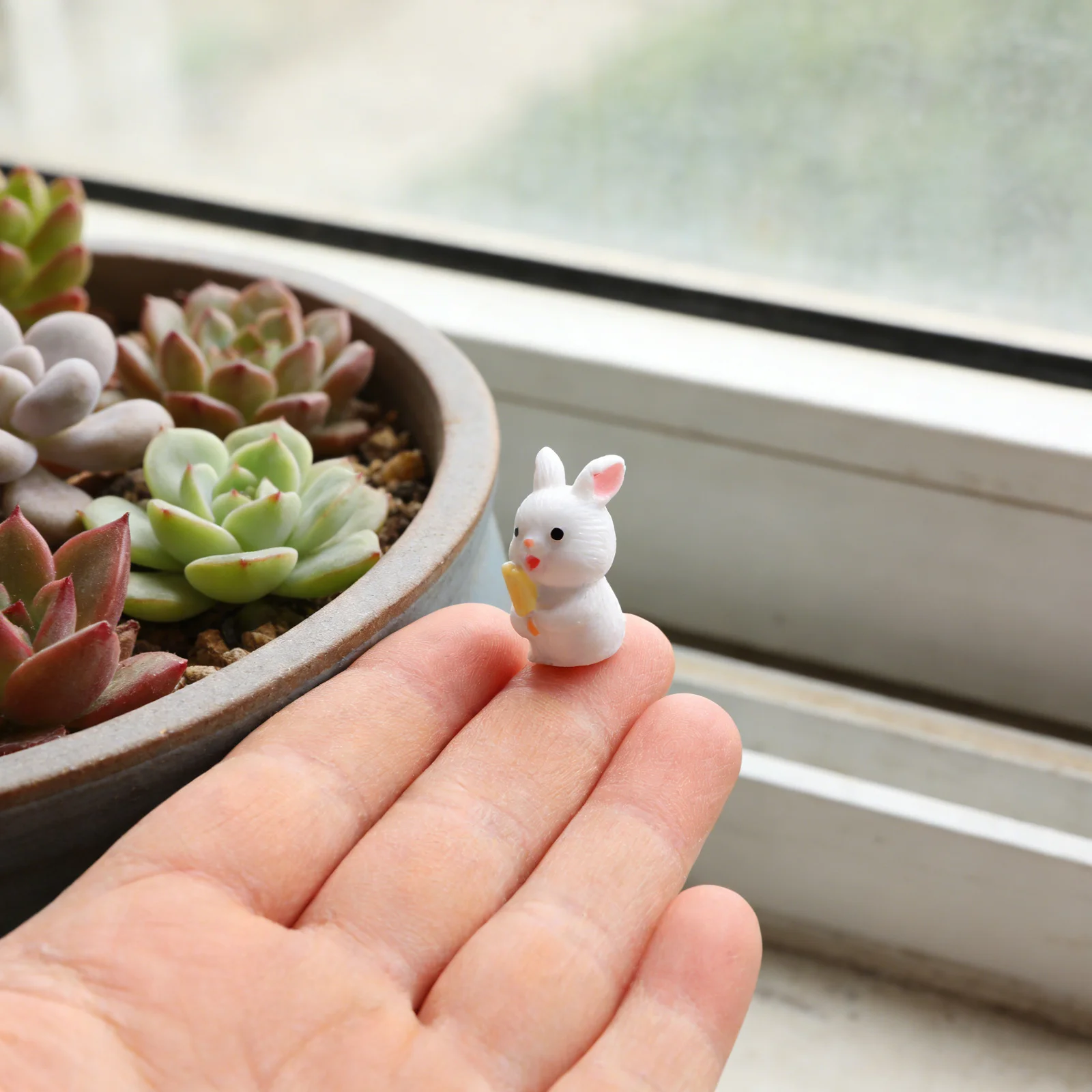 12Pcs Decorative Ornaments Cute Miniature Bunnies with Ice Cream Resin Animals for Fairy Garden Moss Landscape Holiday