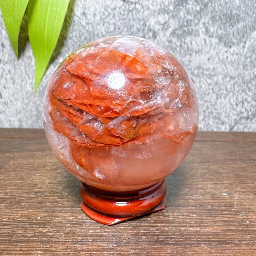 Flaw Natural Red Flower Quartz Crystal Ball for Aura Energy Meditation Witchcraft Altar Divination Prayer Home Decor And Gift