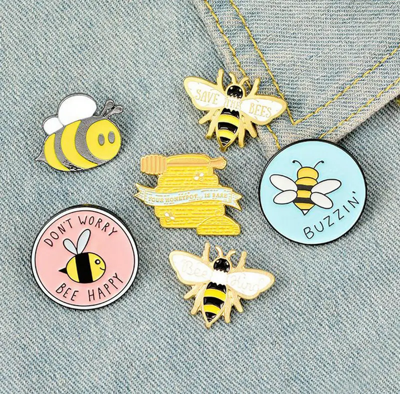 Broches de abeja homofónica personalizados, Pin de solapa de ropa, insignia redonda rosa y azul, regalo de joyería de abeja de miel, Pin de esmalte de abeja