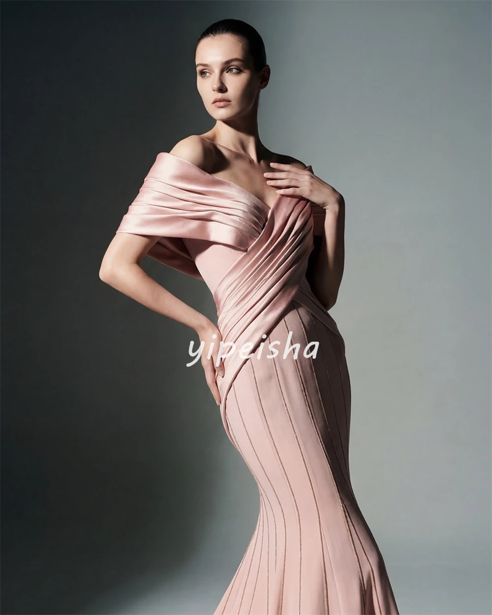 Maßgeschneiderte Elegante Damen-Jersey-Kleider mit Raffungen und Plissee im Meerjungfrauenstil, Moderner Schulterfreier Ärmelloser Abendkleider in Bodenlänge – Detail 6