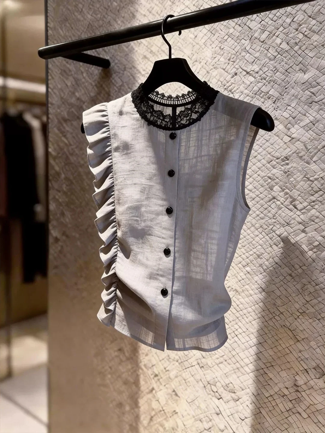

Elegant Lace Splice Sleeveless Single Button Shirt Commute Style Korean Version Straight Cut Summer Top Small Batch Design