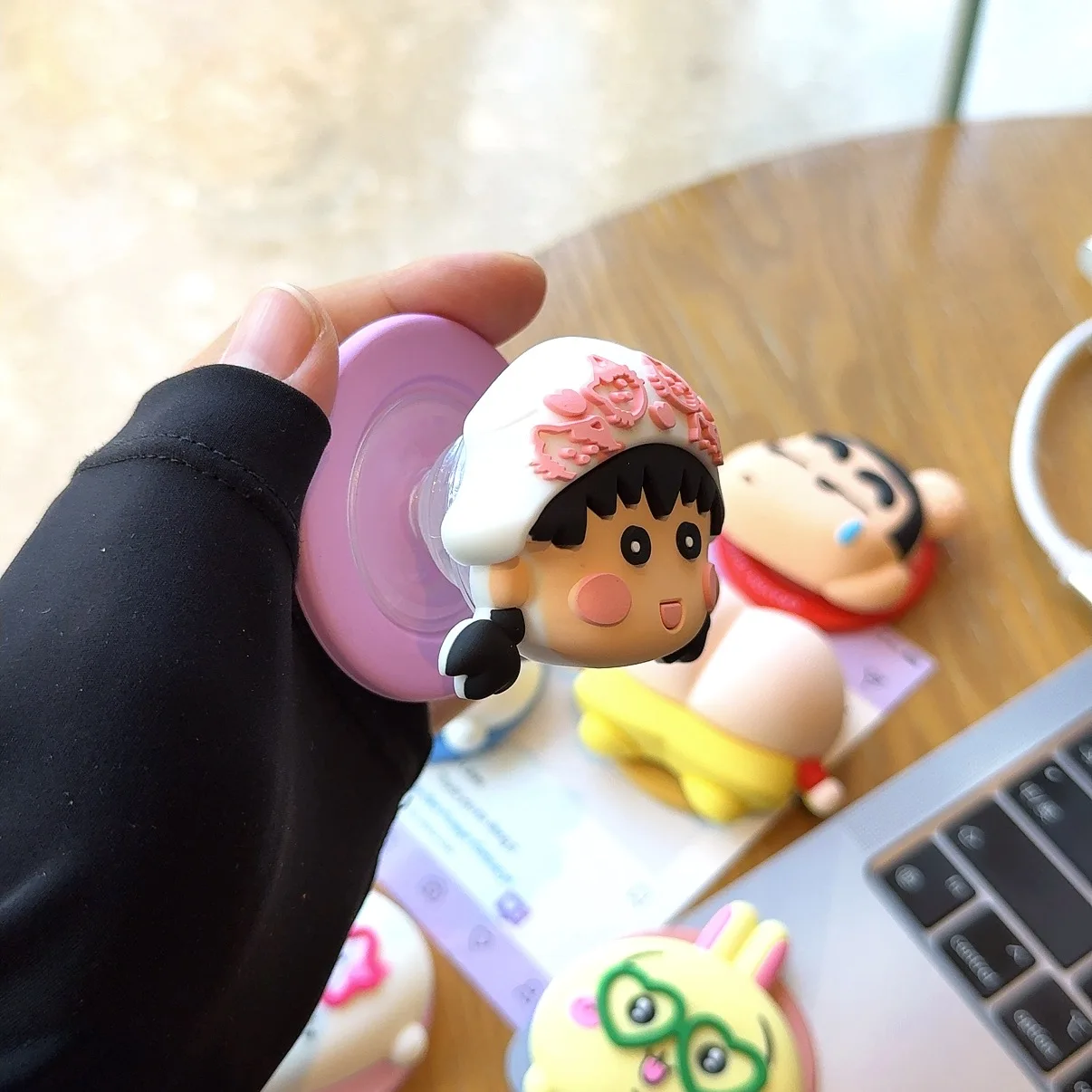 Magnetyczny uchwyt na telefon w stylu kreskówkowym, prezent urodzinowy dla Chibi Maruko-chan, Crayon Shin-Chan, Chiikawa, Boochan, Usagi