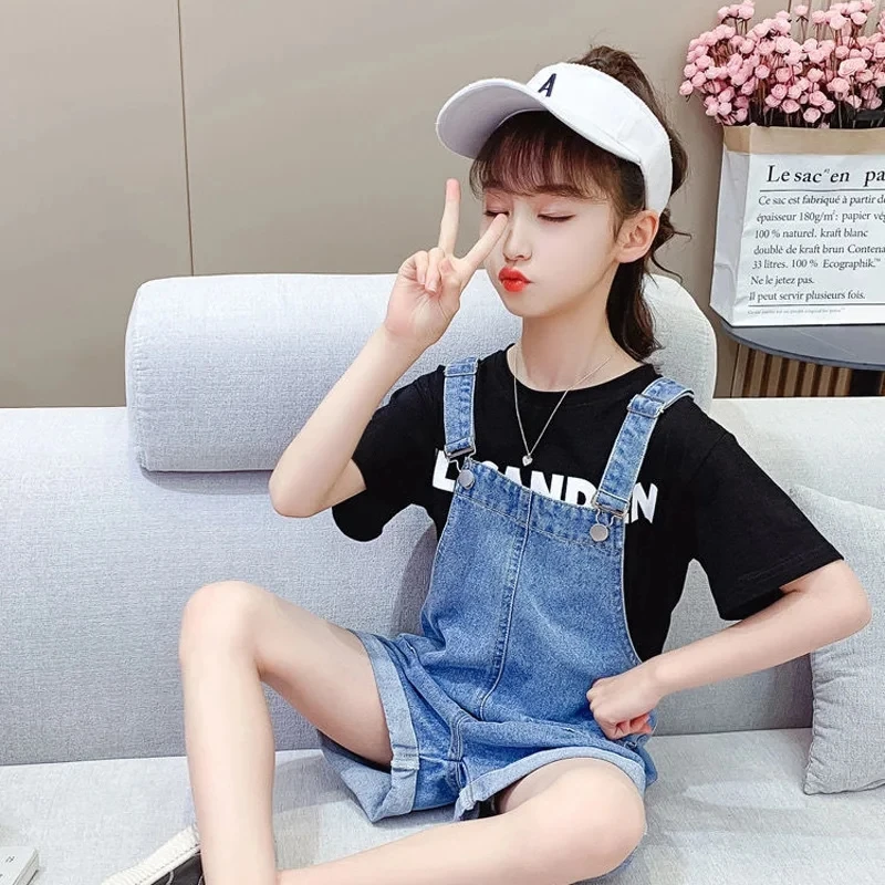 2024 New Baby Strap Shorts Summer Korean Version Slim Girls Capris Children\'s Jumpsuit Denim Shorts Adjustable Summer Pants